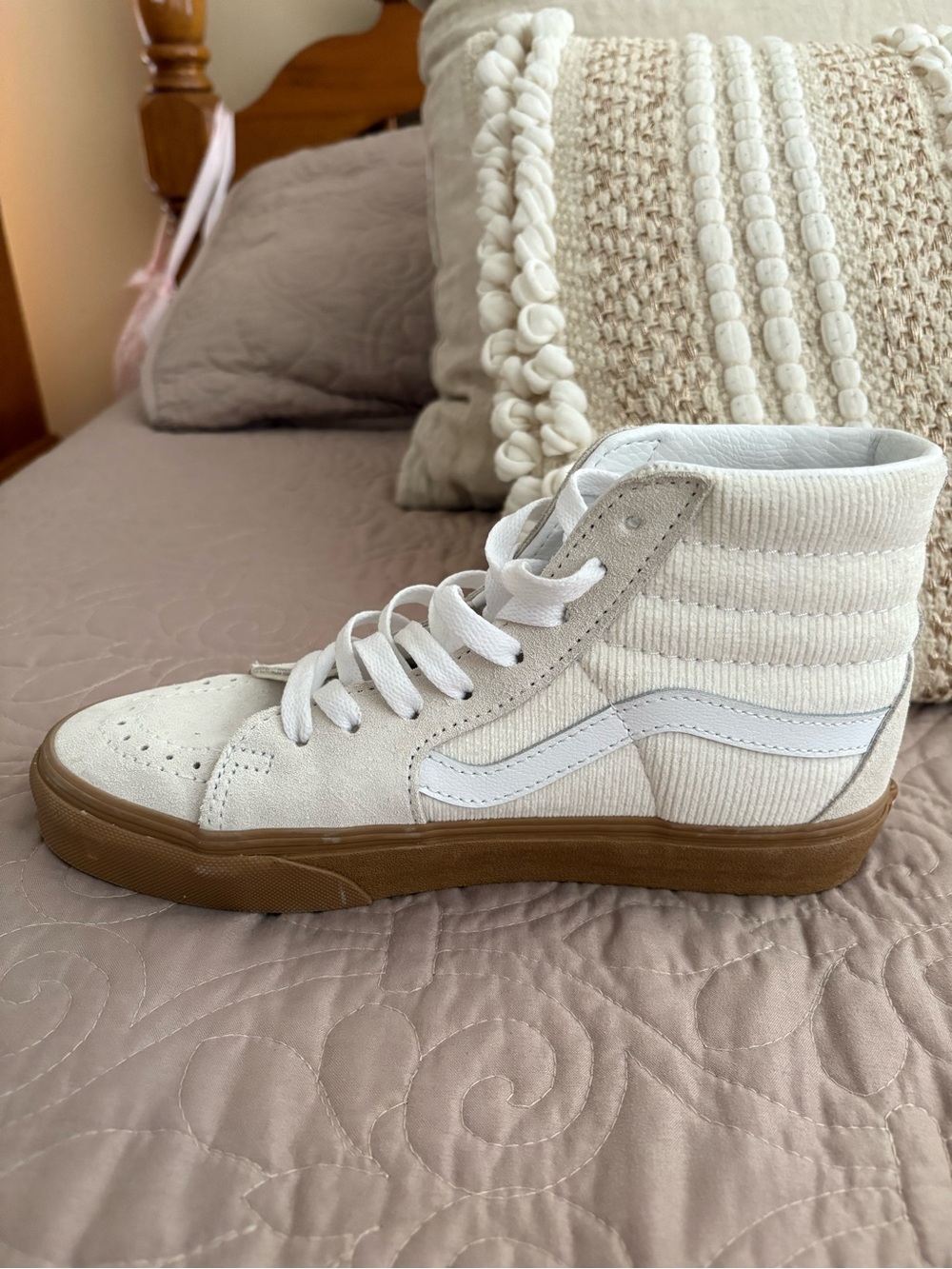 Vans Sk8-Hi Cream White Corduroy Suede Gum Sole High Top Sneakers - Picture 2 of 7